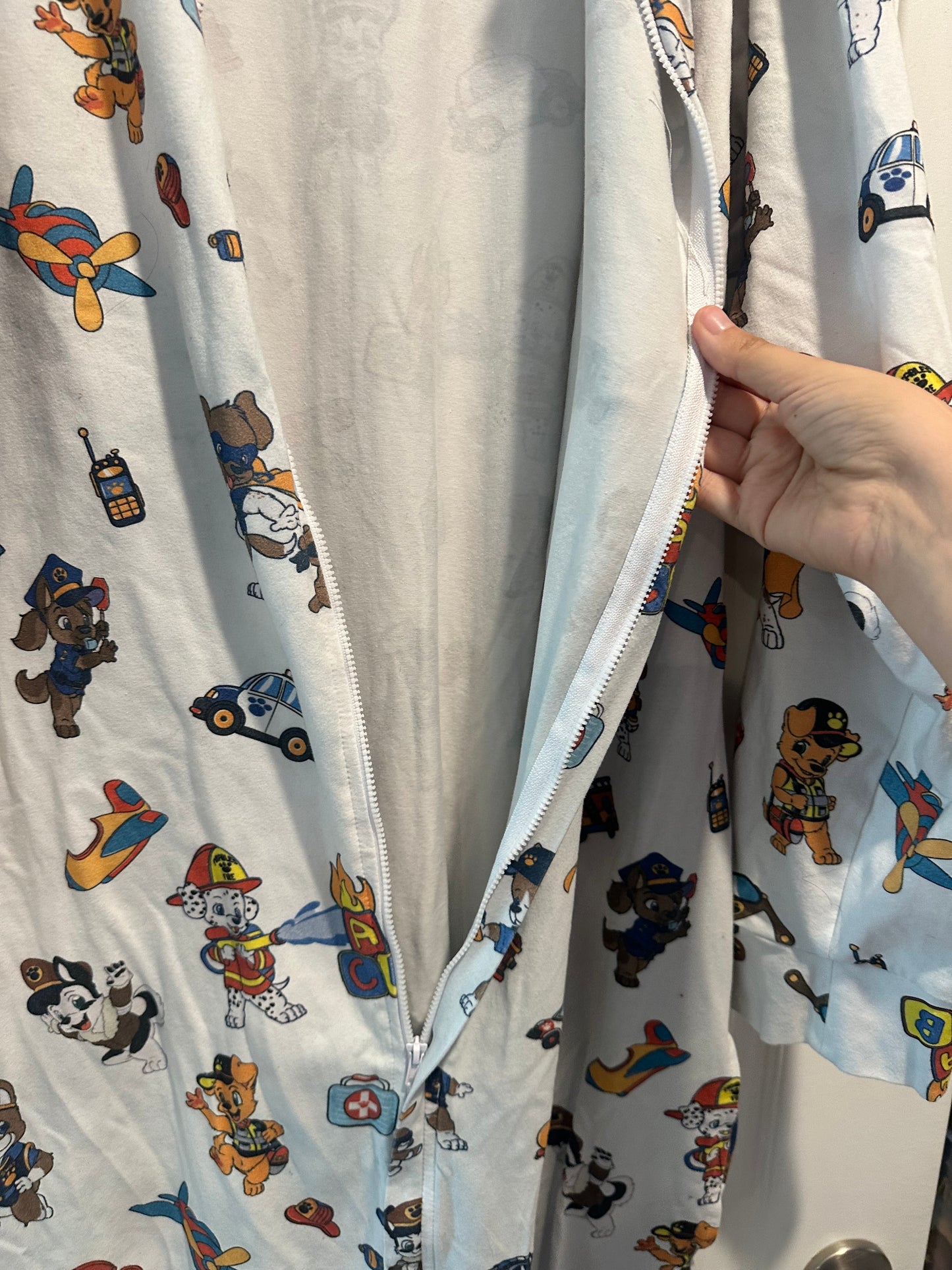 Adult PJ Zip Up Footy Jammies SIZE L/XL WITH POCKETS!